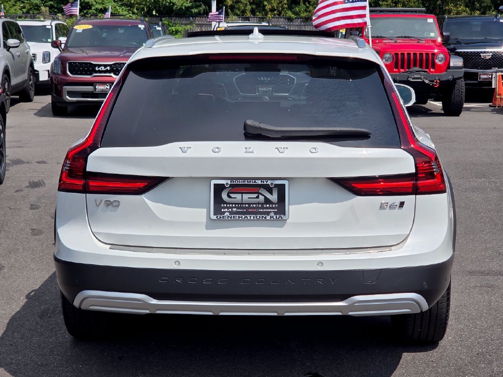 Used 2025 Volvo V90 B6 Cross Country Ultra w/ Protection Package Premier AWD/4WD image 5