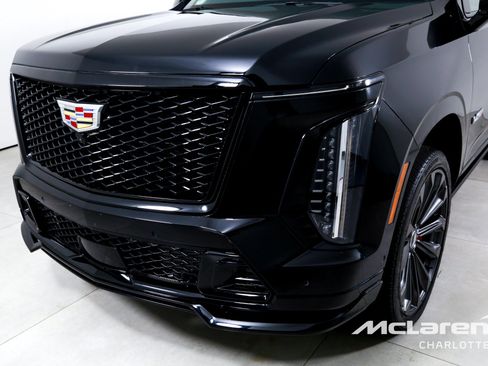 Used 2025 Cadillac Escalade V AWD/4WD image 44