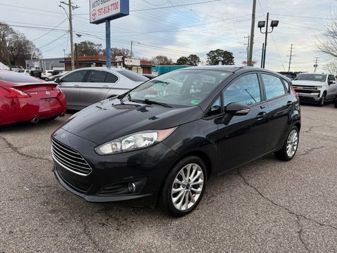Used 2014 Ford Fiesta SE w/ Equipment Group 201A image 2