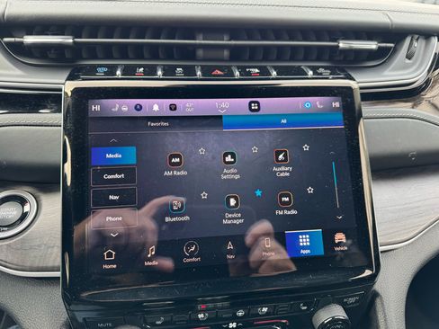 Used 2022 Jeep Grand Cherokee Limited w/ Luxury Tech Group II image 35