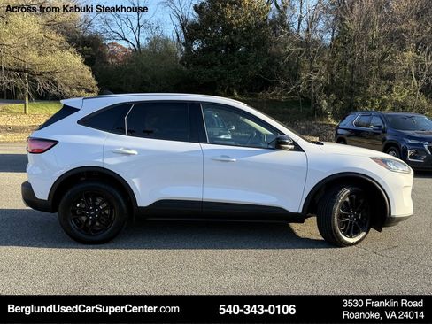 Used 2020 Ford Escape SE Sport image 3