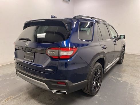 Used 2025 Honda Pilot Touring image 6