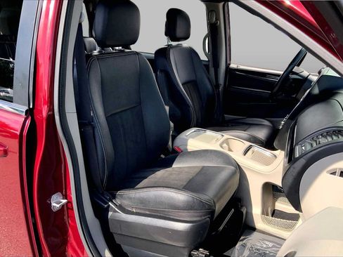 Used 2019 Dodge Grand Caravan SXT FWD image 8