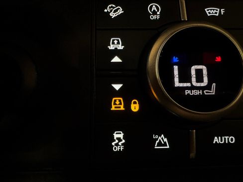 Used 2024 Land Rover Defender 110 X AWD/4WD image 59