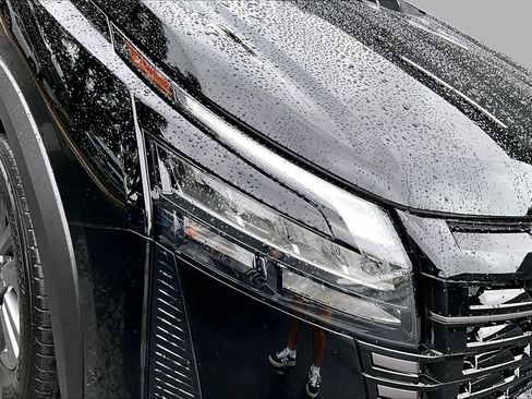 New 2026 Nissan Pathfinder SV w/ SV Premium Package FWD image 13