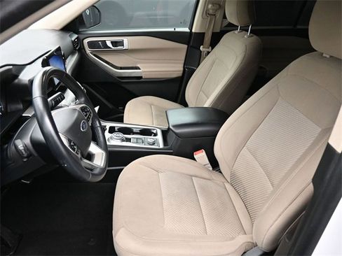 Used 2023 Ford Explorer XLT image 13