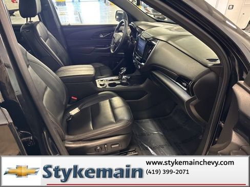 Used 2022 Chevrolet Traverse RS image 16