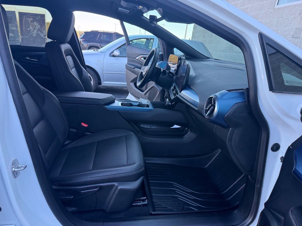 Used 2024 Chevrolet Equinox EV LT AWD/4WD image 23