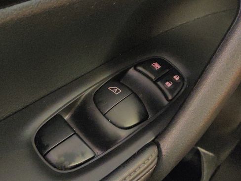 Used 2019 Nissan Rogue SV FWD image 27