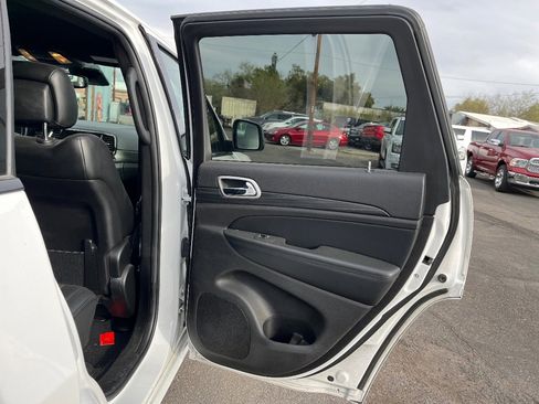 Used 2021 Jeep Grand Cherokee Laredo X image 16