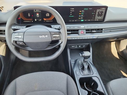 Used 2025 Kia K4 FWD image 12
