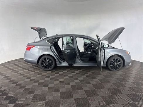 Used 2017 Nissan Sentra SR w/ SR Midnight Edition image 15