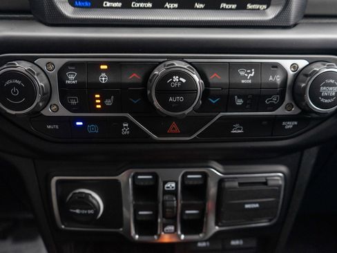 Used 2023 Jeep Wrangler Unlimited w/ Cold Weather Group image 19