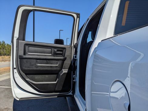 Used 2024 RAM 2500 Tradesman w/ Chrome Appearance Group image 48