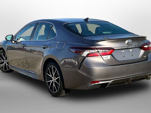 Used 2024 Toyota Camry SE image 10