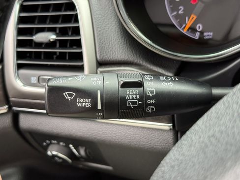 Used 2018 Jeep Grand Cherokee Limited w/ Luxury Group II image 17