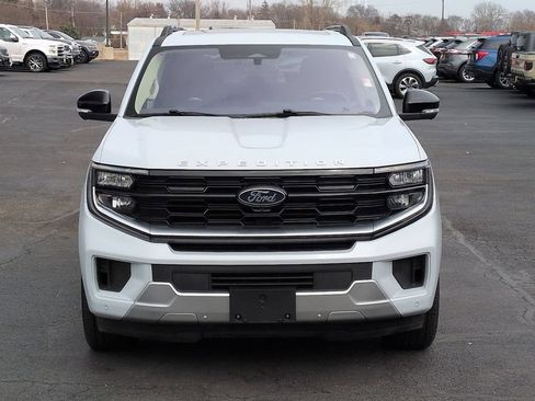 Used 2025 Ford Expedition Platinum w/ Driver's Package AWD/4WD image 3