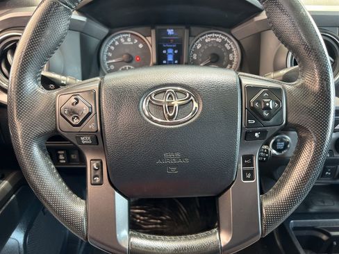 Used 2019 Toyota Tacoma TRD Sport image 39