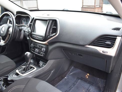 Used 2017 Jeep Cherokee Latitude w/ Comfort & Convenience Group image 31