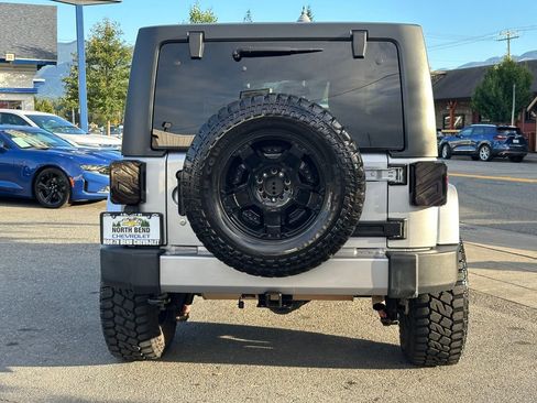 Used 2018 Jeep Wrangler Unlimited Sahara w/ Connectivity Group image 7