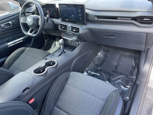 Used 2025 Ford Mustang Coupe RWD image 9