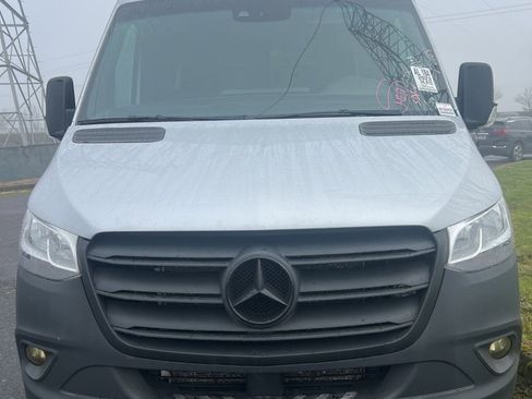 Used 2023 Mercedes-Benz Sprinter 3500 image 4