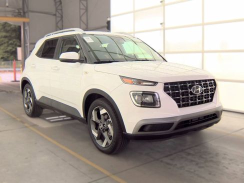 Used 2026 Hyundai Venue SEL FWD image 6