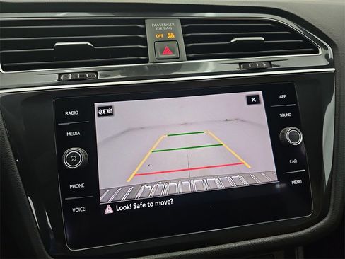 Used 2022 Volkswagen Tiguan SE R-Line image 31