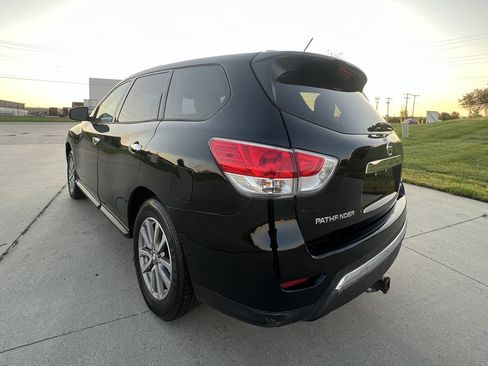 Used 2014 Nissan Pathfinder S image 3