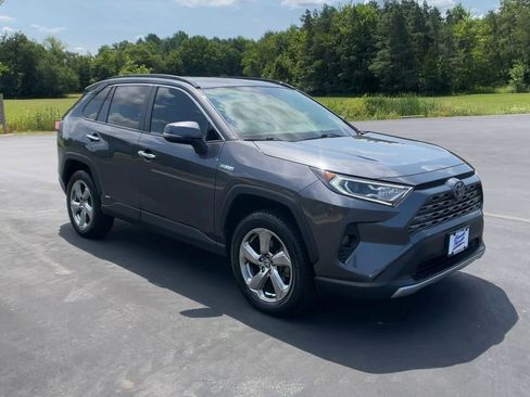 Used 2020 Toyota RAV4 Limited image 3