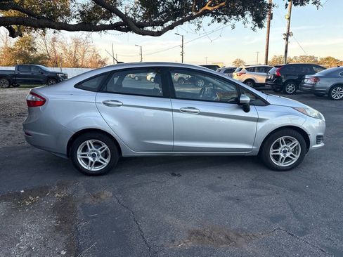Used 2018 Ford Fiesta SE FWD image 8