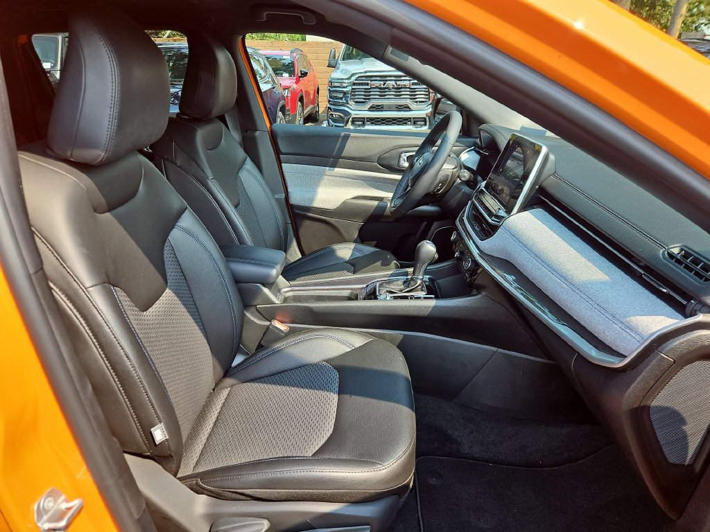 Certified 2026 Jeep Compass Latitude AWD/4WD image 16