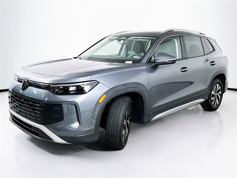 New 2025 Volkswagen Tiguan S image 2
