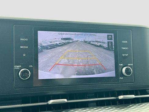 Certified 2022 Kia Carnival LX image 13