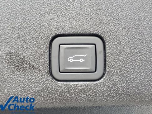 Certified 2024 Cadillac XT6 Luxury FWD image 11