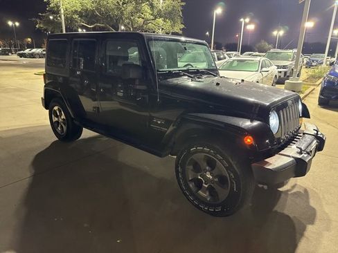 Used 2018 Jeep Wrangler Unlimited Sahara w/ Connectivity Group image 3