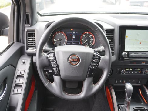 Used 2022 Nissan Frontier PRO-4X AWD/4WD image 17