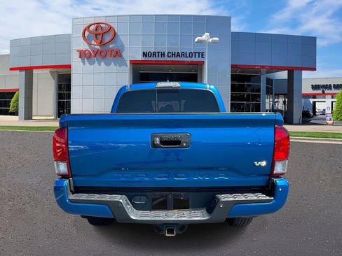 Used 2017 Toyota Tacoma TRD Off-Road AWD/4WD image 6