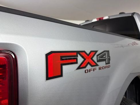 Used 2022 Ford F350 Platinum w/ FX4 Off-Road Package AWD/4WD image 17