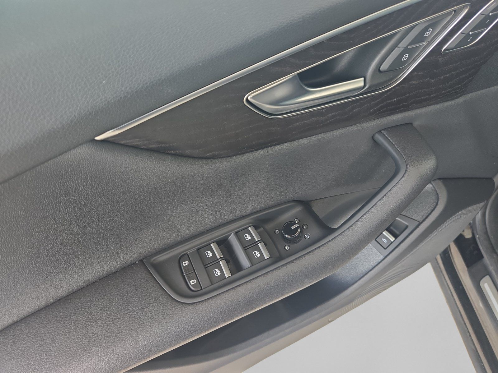 Used 2023 Audi Q8 Premium AWD/4WD image 11