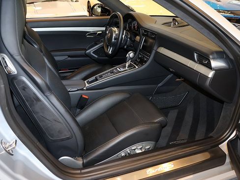 Used 2014 Porsche 911 Turbo S image 63