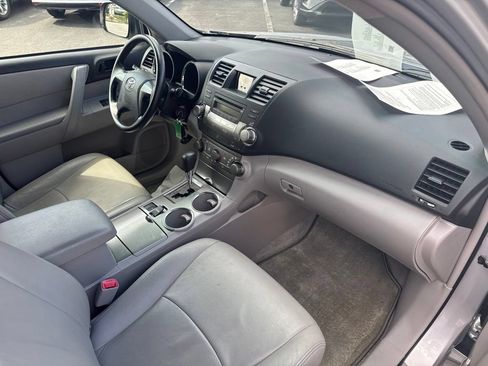 Used 2010 Toyota Highlander 2WD image 31