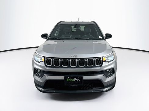 Used 2024 Jeep Compass Latitude AWD/4WD image 2