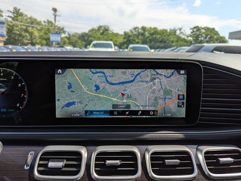 Used 2022 Mercedes-Benz GLS 450 4MATIC image 21