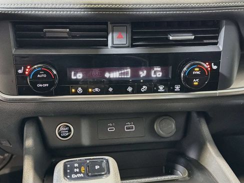 Used 2023 Nissan Rogue SV w/ SV Premium B Package AWD/4WD image 17