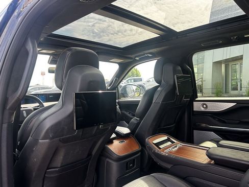 Used 2025 Lincoln Navigator Black Label AWD/4WD image 13