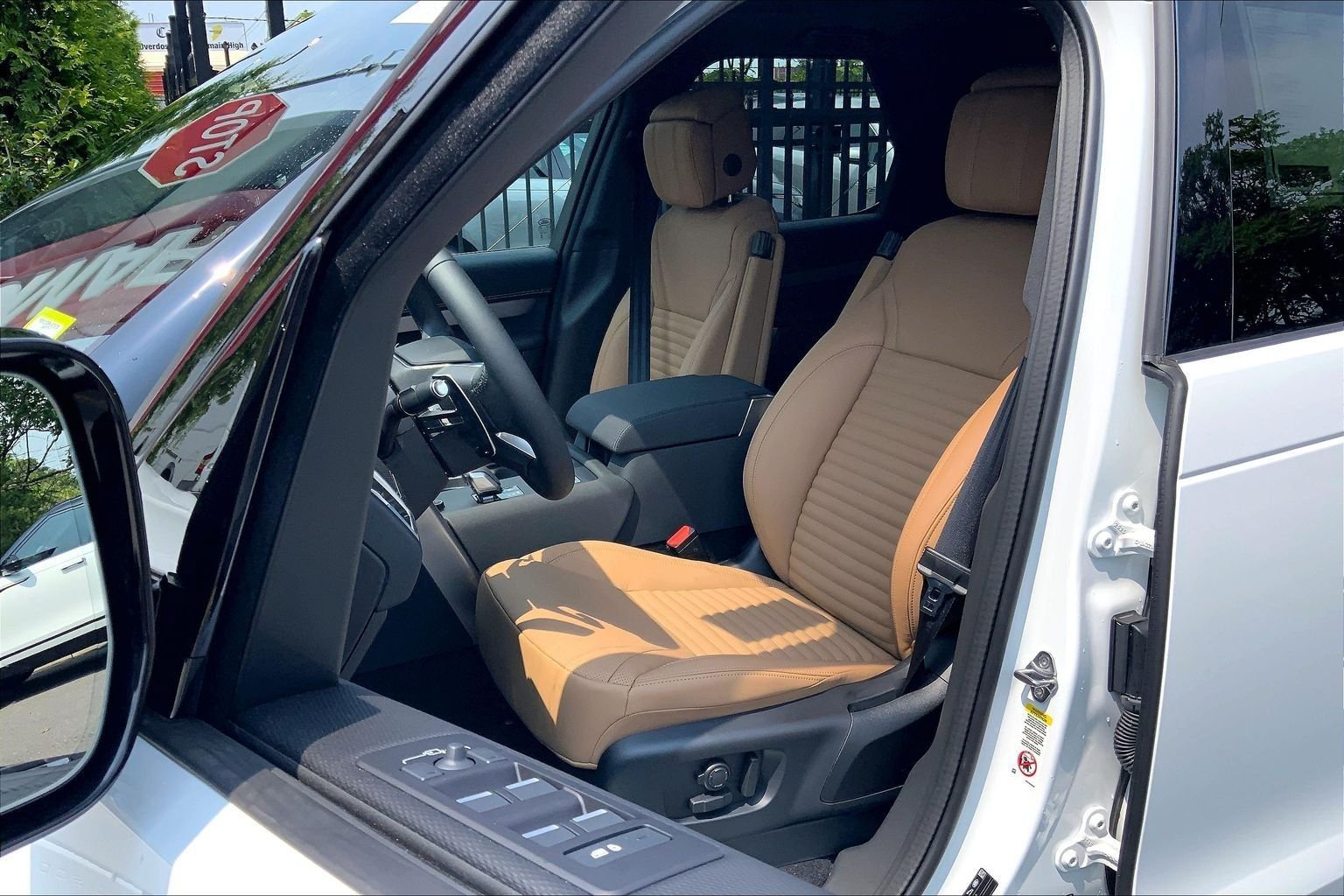 New 2026 Land Rover Discovery Dynamic SE AWD/4WD image 9