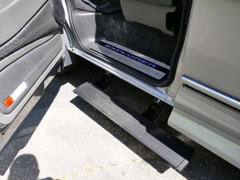 Used 2025 Chevrolet Express 2500 w/ Driver Convenience Package image 23