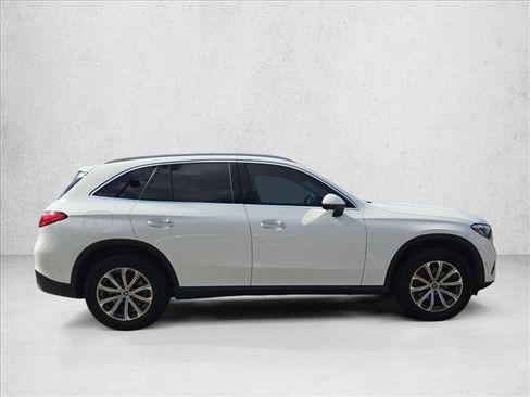 Used 2023 Mercedes-Benz GLC 300 4MATIC image 4