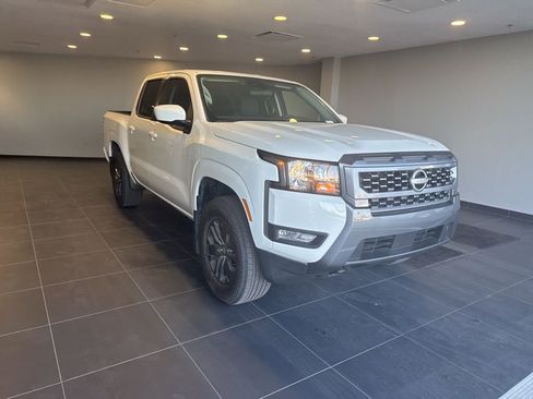 Used 2025 Nissan Frontier SV w/ SV Convenience Package image 4